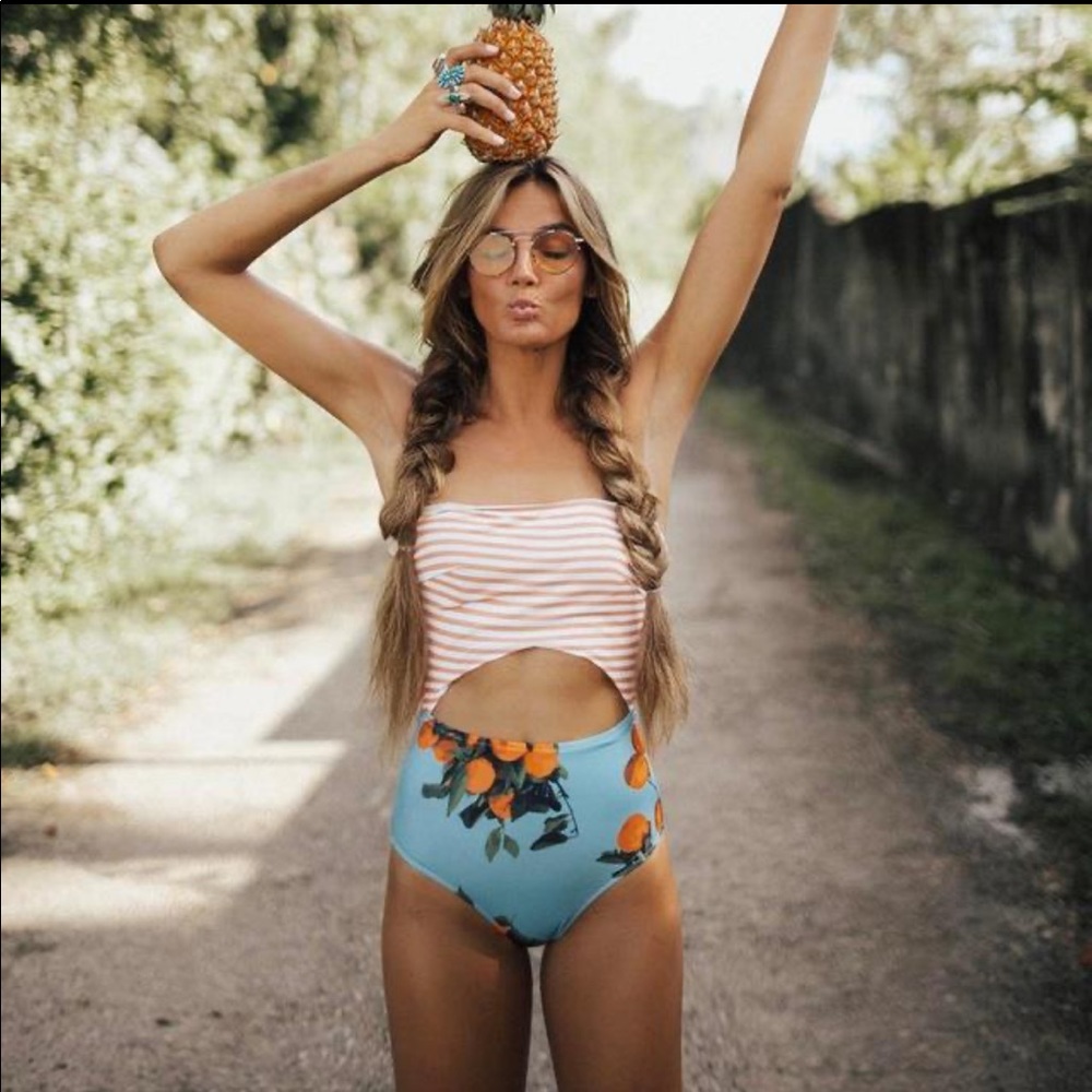 BLOGGER FAV one piece orange&stripe bathing suit